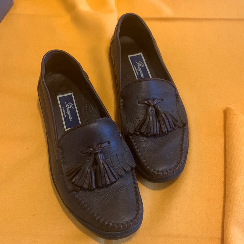 Bragano crafted in Italy mens 8.5 brown leather loafers